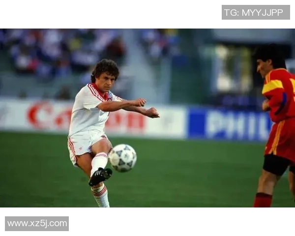 世界足球史上十位传奇巨星的辉煌与足迹解析 世界足球史上十位传奇巨星的辉煌与足迹解析