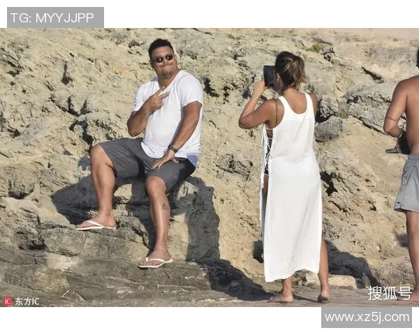 足球明星与超模女友甜蜜瞬间壁纸背景图，展现无限魅力与爱意